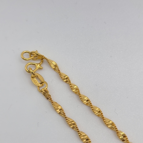 Brand new 18k gold plated butterfly pendant - Picture 5 of 5